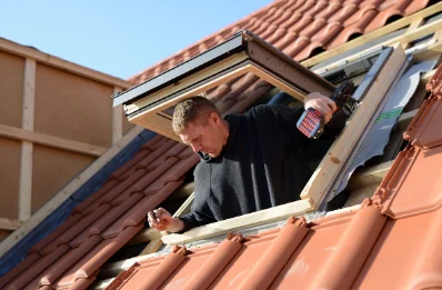 Pose de fenêtres de toit Velux à Béhasque-Lapiste